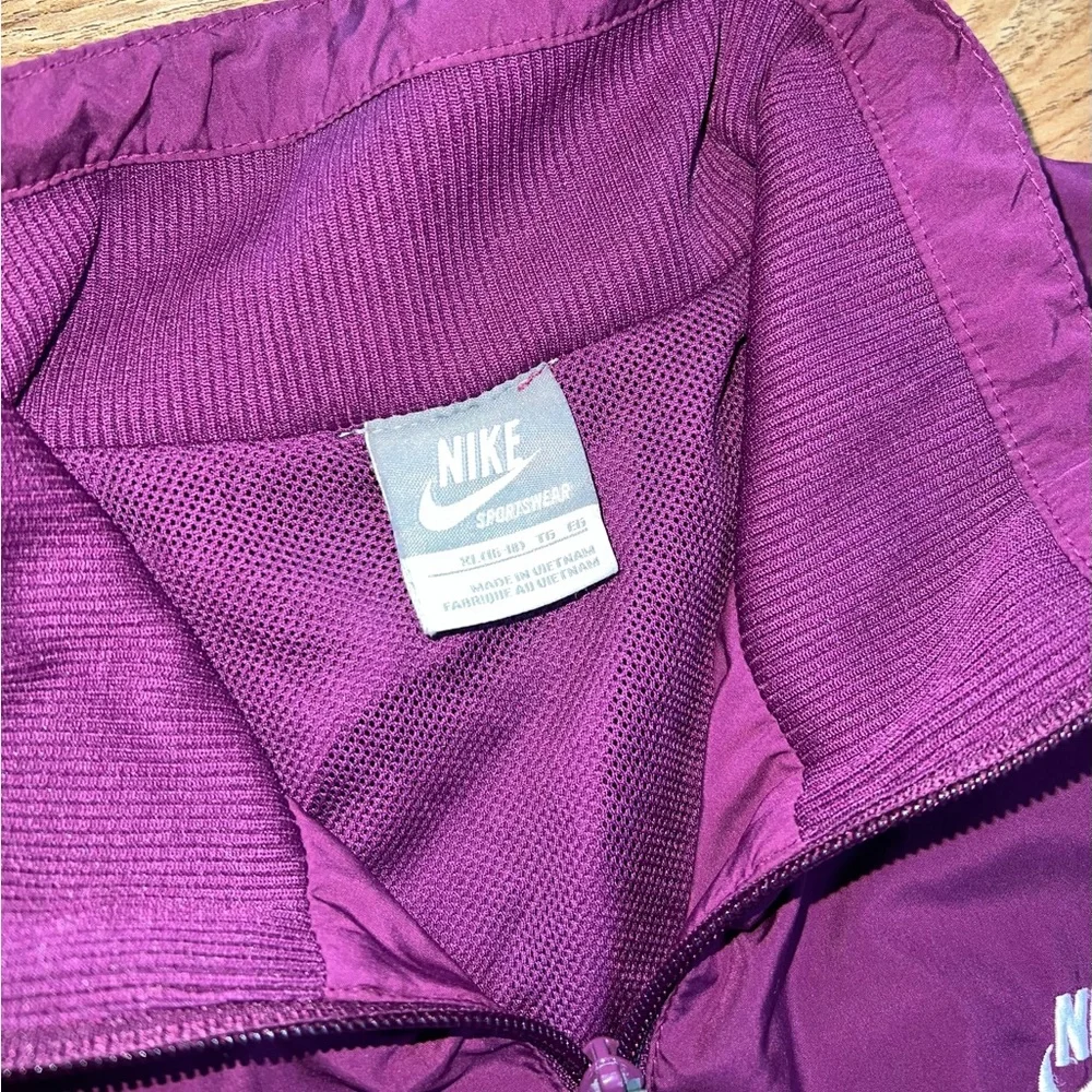 NIKE Jacket - Picture 2 of 3